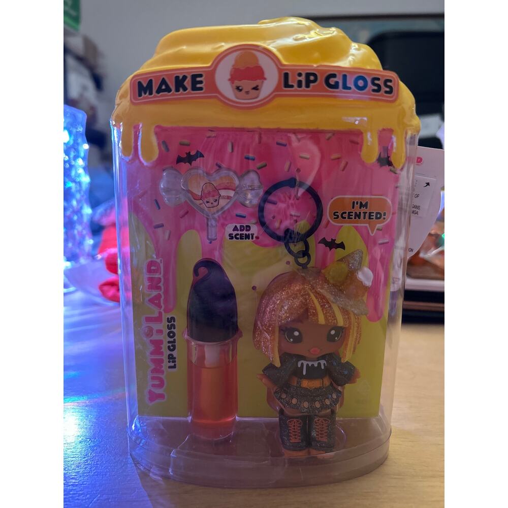 New Girl's Yummi Land Halloween 🦇Make Lip Gloss & Keychain/Charm Accessory - Picture 5 of 6